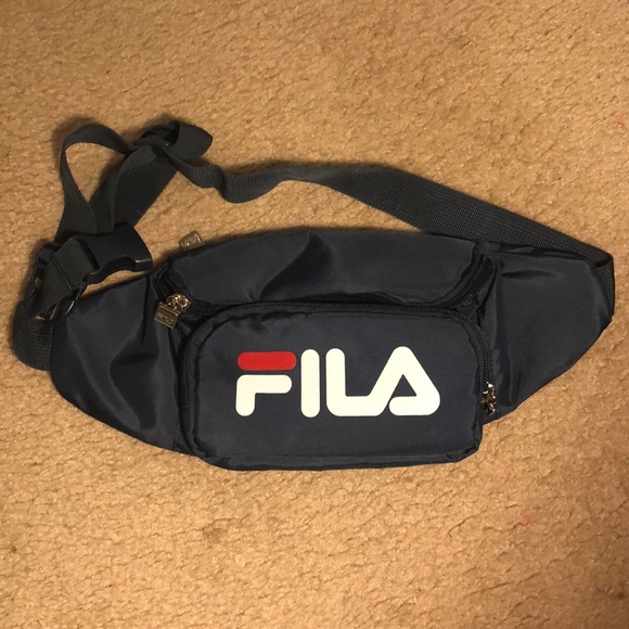fila fanny pack zumiez